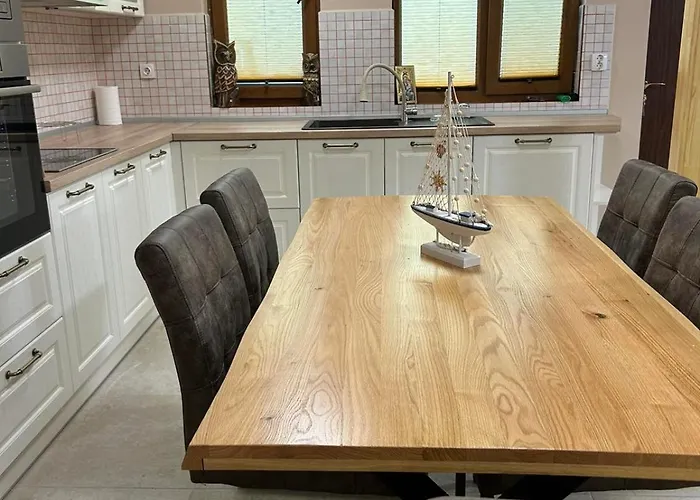 Center House Apartment